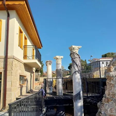 House Hotel Side